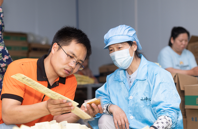 熊文文 大悟縣返鄉創業新鄉賢，以互聯網銷售助力鄉村振興，當選“中國網事·感動2023”二季度網絡感動人物